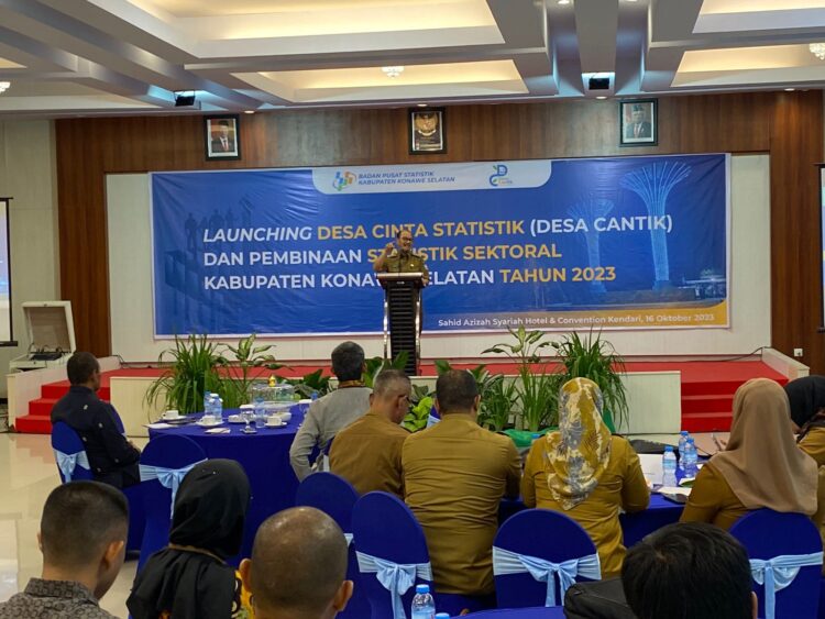 Bupati Konsel H Surunuddin Dangga saat memberikan sambutan launching Desa Cantik