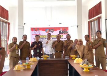 Kesbangpol saat sosialisasi pendidikan politik