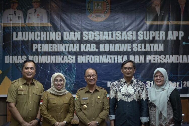 Foto bersama Pemkab Sumedang usai launching dan sosialisasi Super App Pemkab Konsel