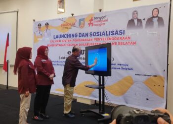 Bupati Konsel H. Surunuddin Dangga luncurkan e-AUREL