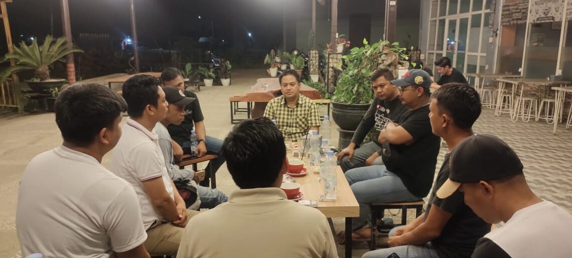 Ketua HIPTI Sultra saat ngopi bersama awak media