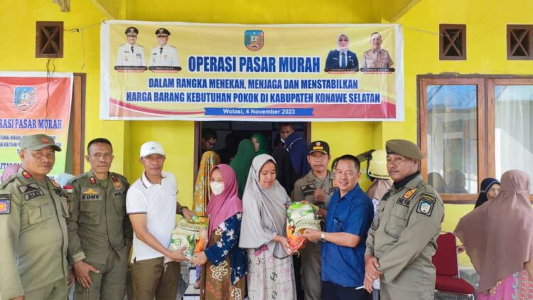 Giat Operasi Pasar Murah di Kecamatan Wolasi