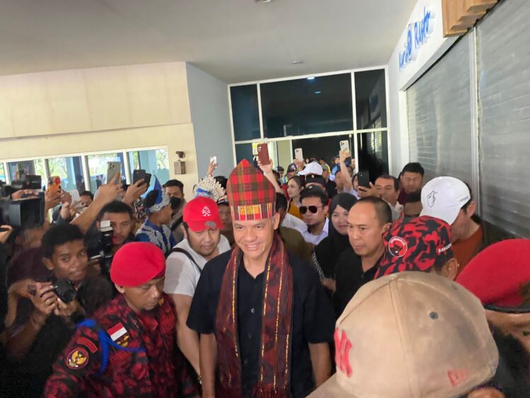 Ganjar Pranowo saat tiba di Bandara Halu Oleo