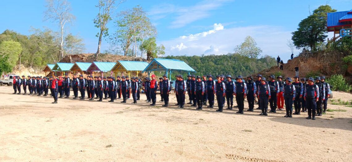 Personil Dampen Konsel saat mengikuti praktek lapangan di Pantai Torobulu