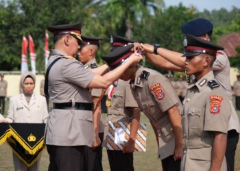 Kapolda Sultra Irjen Pol Drs. Teguh Pristiwanto saat melantik 267 Bintara Muda Angkatan 50 di SPN