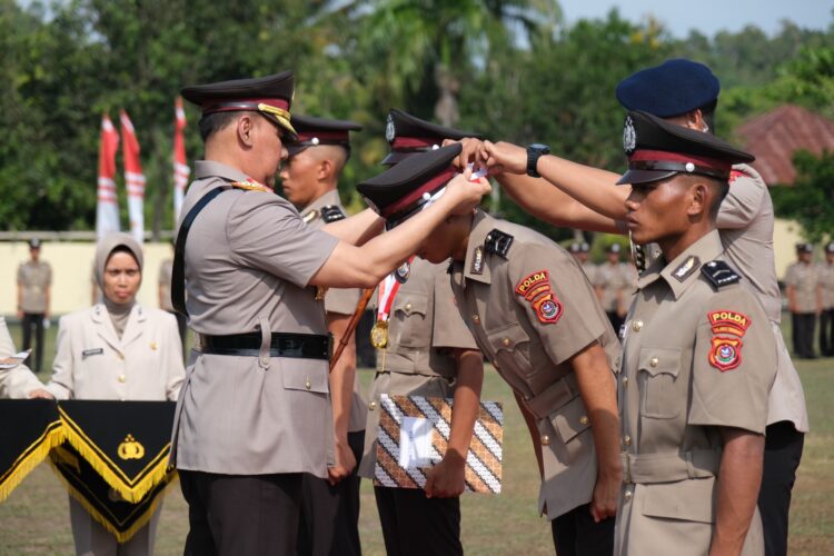 Kapolda Sultra Irjen Pol Drs. Teguh Pristiwanto saat melantik 267 Bintara Muda Angkatan 50 di SPN