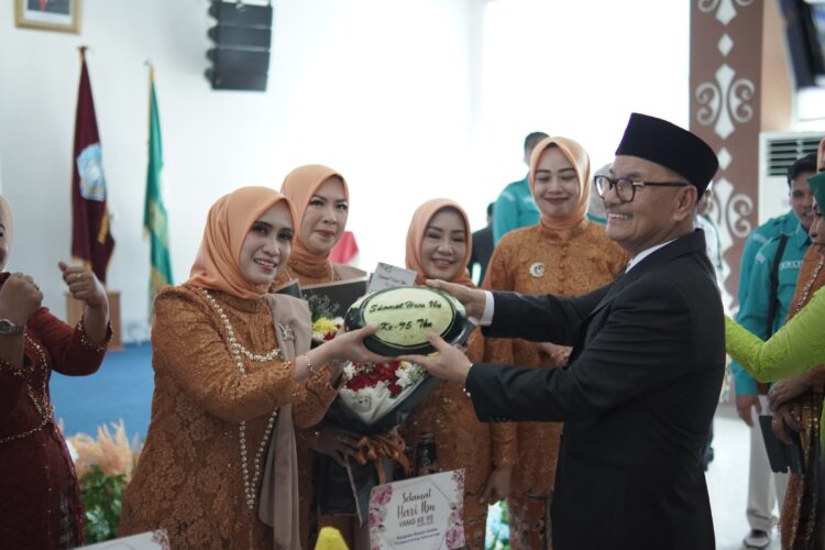 Momen perayaan Hari Ibu di Auditorium Kantor Bupati Konsel