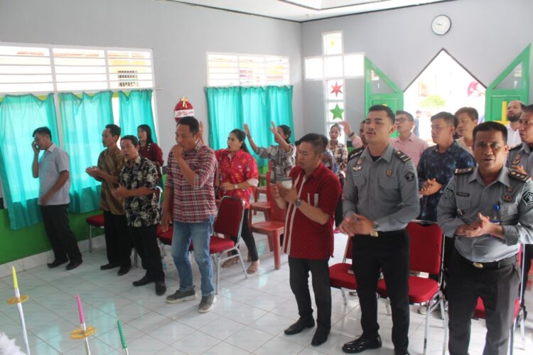 Momen peraayan Natal pegawai dan WBP di Gereja Batesda Rutan Unaaha