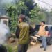 Ketua FPRB, Yudianto Mahardika saat menyaksikan langsung proses fogging di BTN I