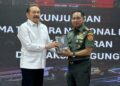 Jaksa Agung, ST Burhanuddin beserta jajaran saat melaksanakan silaturahmi dengan Panglima TNI, Jenderal TNI Agus Subiyanto dalam rangka penguatan kelembagaan