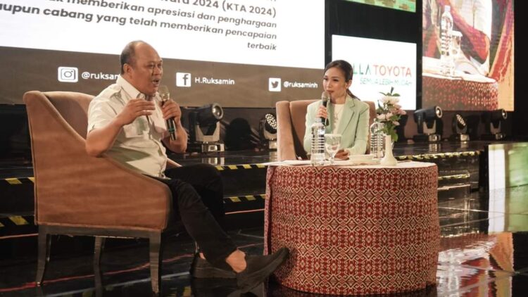 Bupati Ruksamin saat jadi pembicara pada Talk Show Kalla Toyota Award 2024