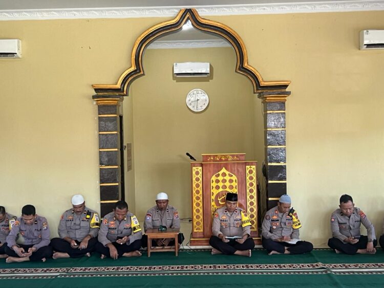 Pelaksanaan Binrohtal Masjid Baitul Amni Polres Konsel