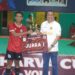 Aksan Jaya Putra saat menyerahkan hadiah kepada juara Futsal antar SMA se Sultra