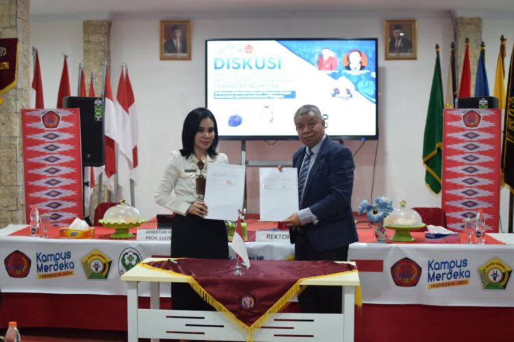 Direktur RSJ bersama Rektor Unsultra usai MoU