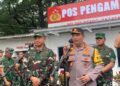 Panglima saat bersama Kapolri melakukan pengecekan TPS