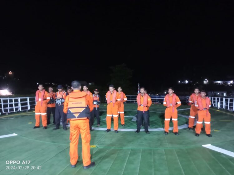 Tim Rescue KPP Kendari dengan KN SAR Pacitan saat kembali ke dermaga, Ops SAR delapan ABK ditutup