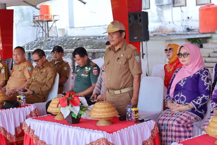 Staf Ahli Bidang Ekonomi Keuangan dan Pembangunan, Tasman Tabara saat membuka Jambore PKK tingkat Kabupaten Konut, Foto : Prokopi Konut