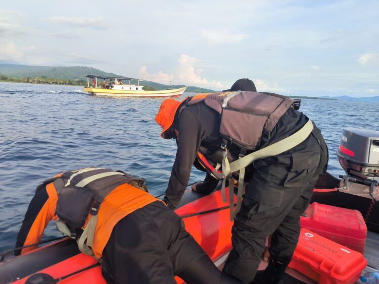 Tim Rescue Pos SAR Kolaka saat melakukan pencarian namun hasilnya nihil