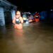 KPP Kendari saat meberikan bantuan SAR kepada korban banjir di Lorong Mekar