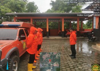 Tim SAR saat akan melakukan pencarian terhadap dua remaja hilang saat camping