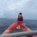 Tim SAR saat melakukan pencarian nelayan hilang yang jatuh dari longboat miliknya, Foto : Basarnas Kendari