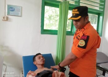 Tim Rescue Unit Siaga SAR Muna saat berhasil evakuasi korban