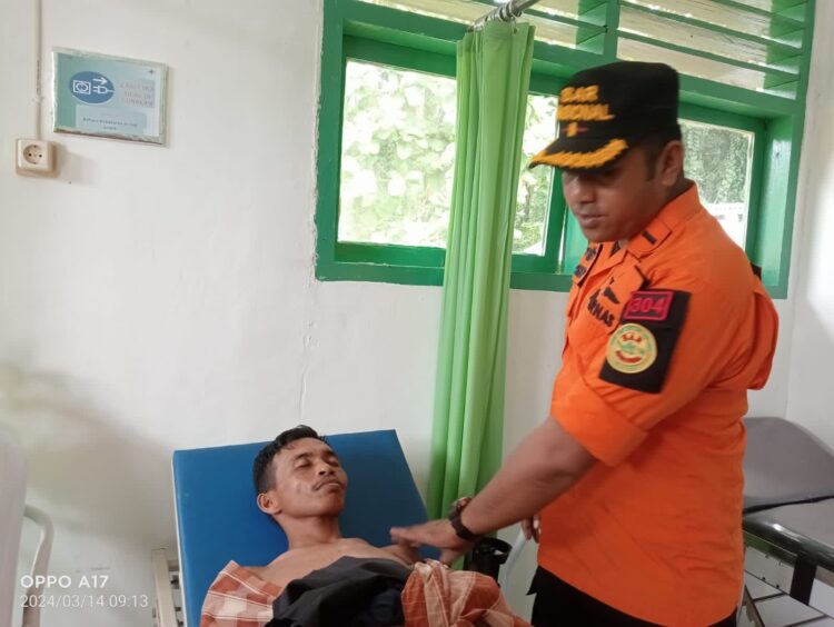 Tim Rescue Unit Siaga SAR Muna saat berhasil evakuasi korban