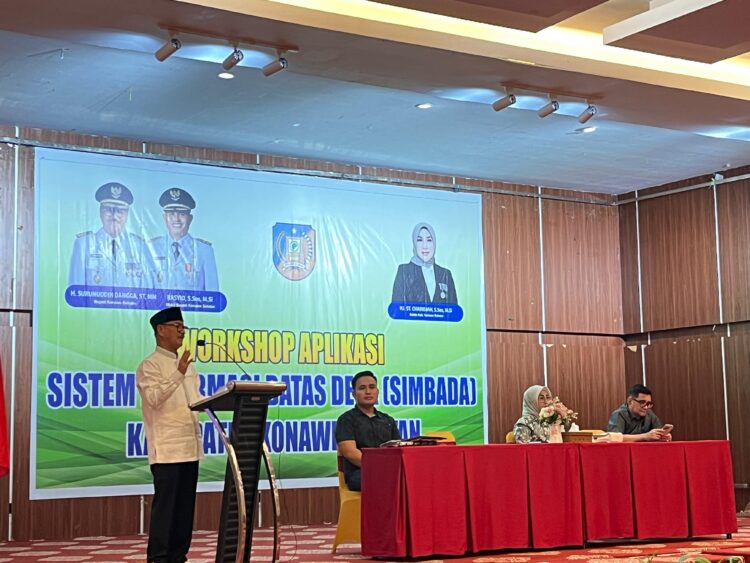 Bupati Konsel, H. Surunuddin Dangga saat membuka workshop Simbada