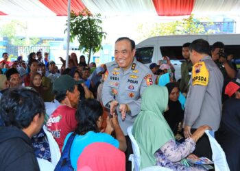 Asisten Kapolri Bidang SDM, Irjen Pol Dedi Prasetyo saat mengunjungi terdampak banjir di Demak (Humas Polri)