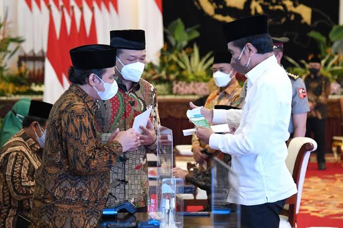 Presiden Jokowi saat zakat melalui Baznas (Sekretariat Presiden)