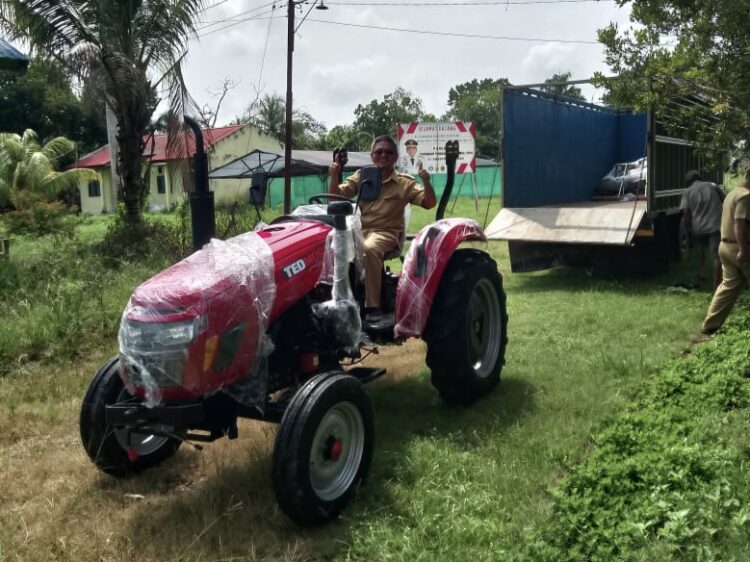 Tampak traktor atau jonder yang telah diterima pihak sekolah dari Dikbud Sultra