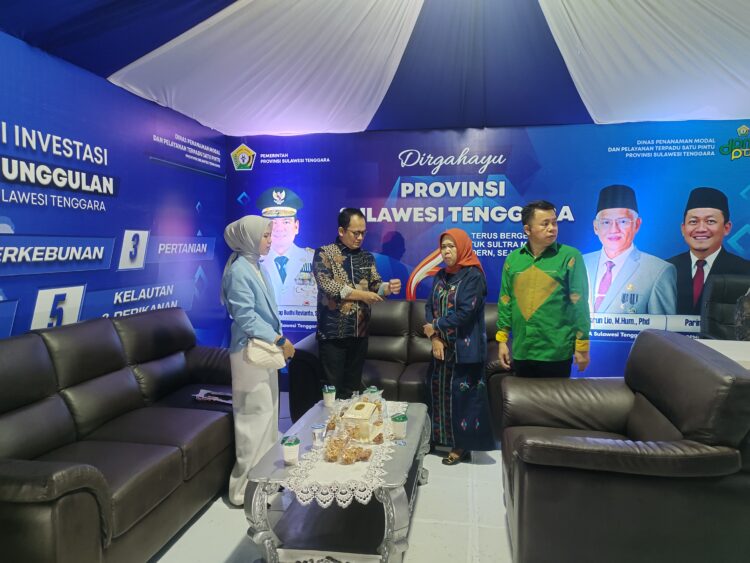 Stand Pameran DPMPTSP Sultra, buka pelayanan perizinan dan LKPM