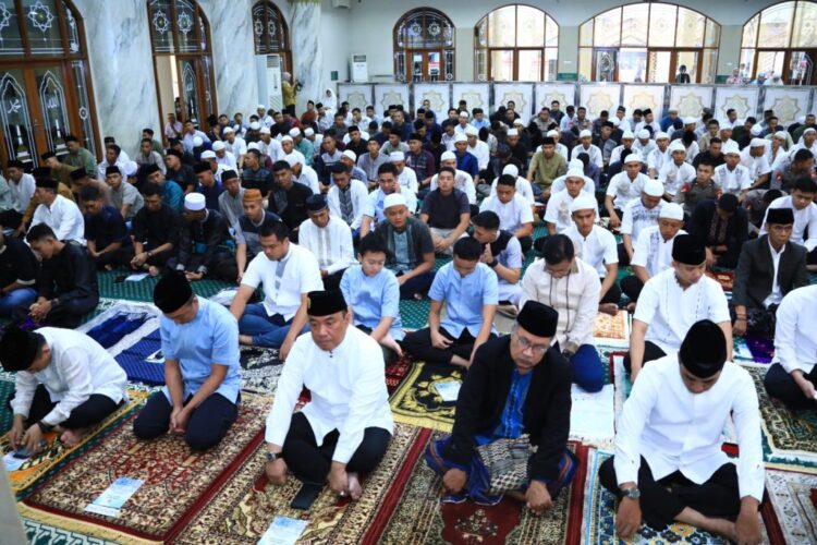 Suasana shalat ied di Masjid Al Ikhlas Mabes Polri (Humas Polri)