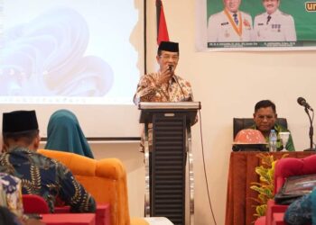 Wabup Konut Abuhaera saat membuka kegiatan Bimtek