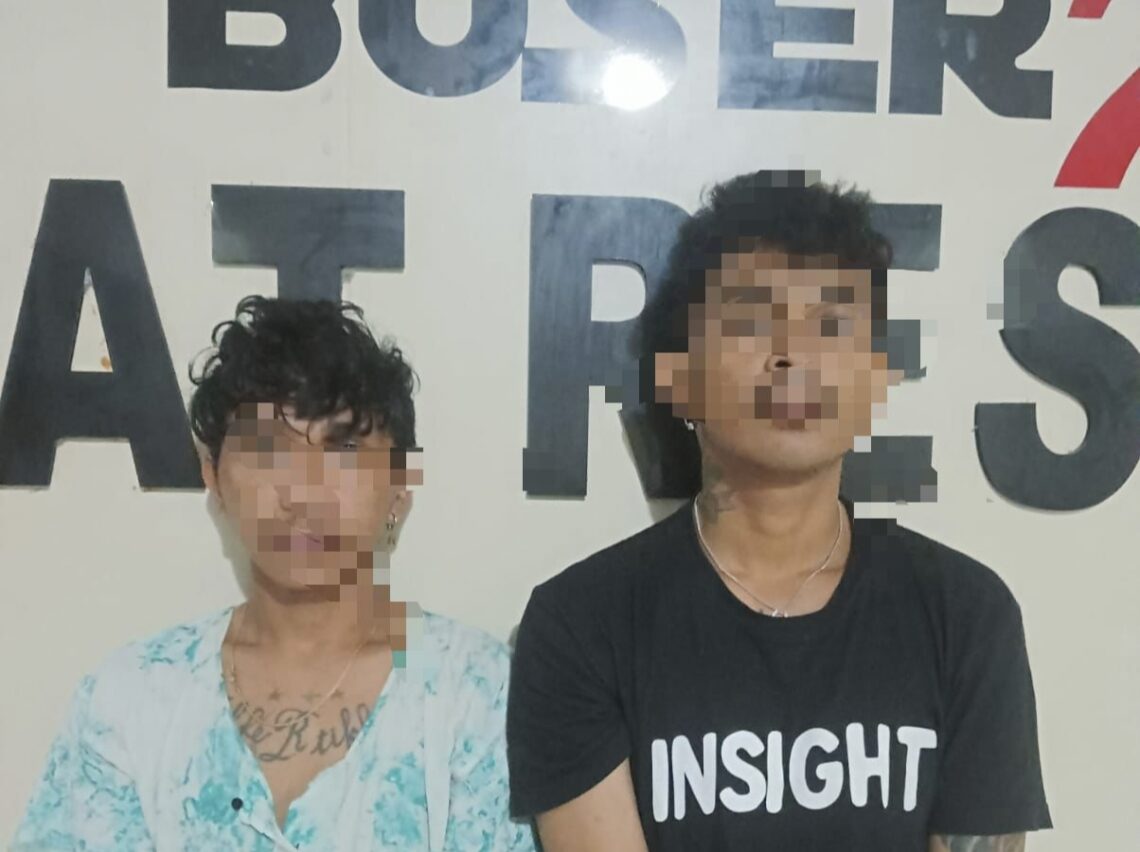 Tersangka AL dan AGS saat diamankan Tim Buser77 Satreskrim Polresta Kendari