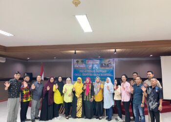 Sesi foto bersama petugas Call Center SAPA Konsel