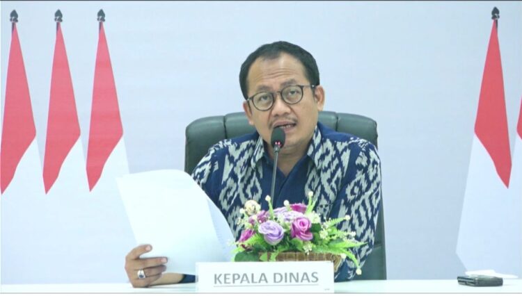 Kepala DPMPTSP Sultra Parinringi saat membuka kegiatan workshop secara virtual