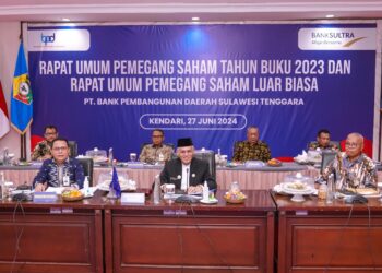 Sekda Provinsi Asrun Lio saat memimpin RUPS Ba tahun buku 2023