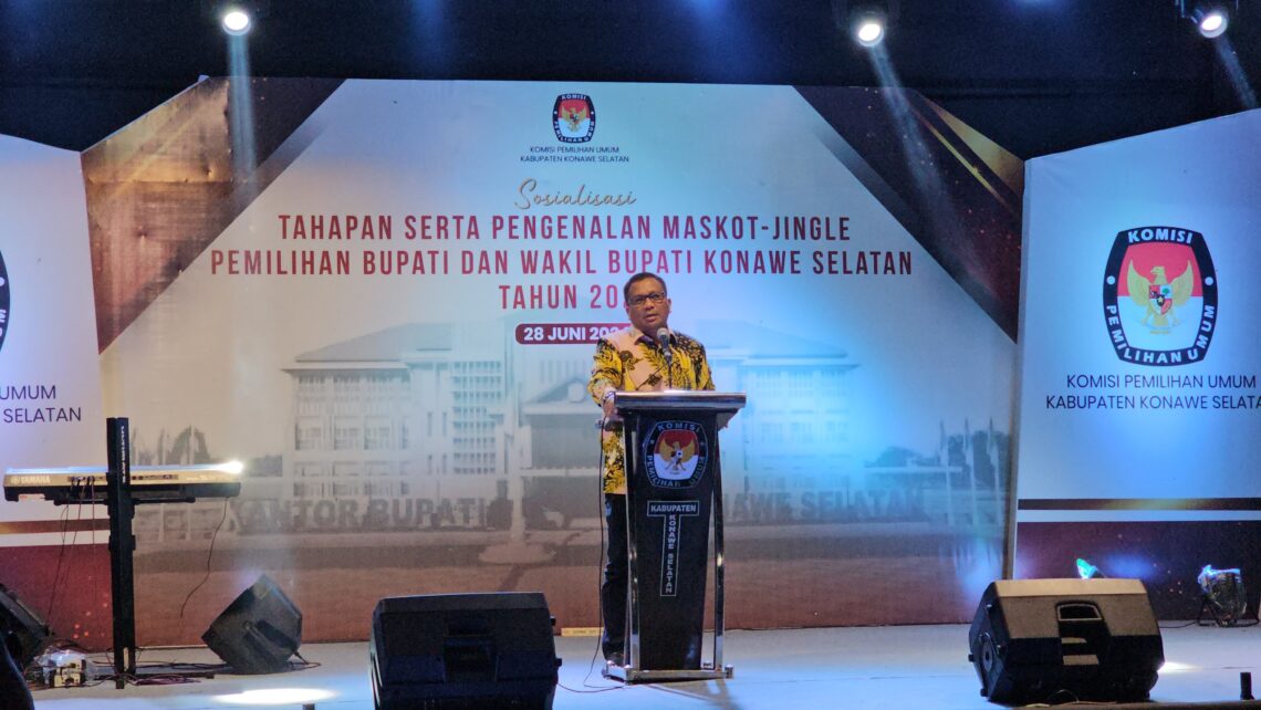 Ketua KPU Provinsi Sultra saat memberikan sambutan acara peluncuran Maskot dan Jingle Pilkada KPU Konsel