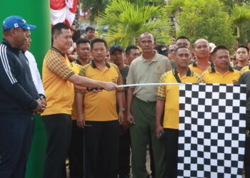 Kapolresta Kendari Kombes Pol Aris Tri Yunarko S.I.K., M.Si saat membuka kegiatan olahraga bersama