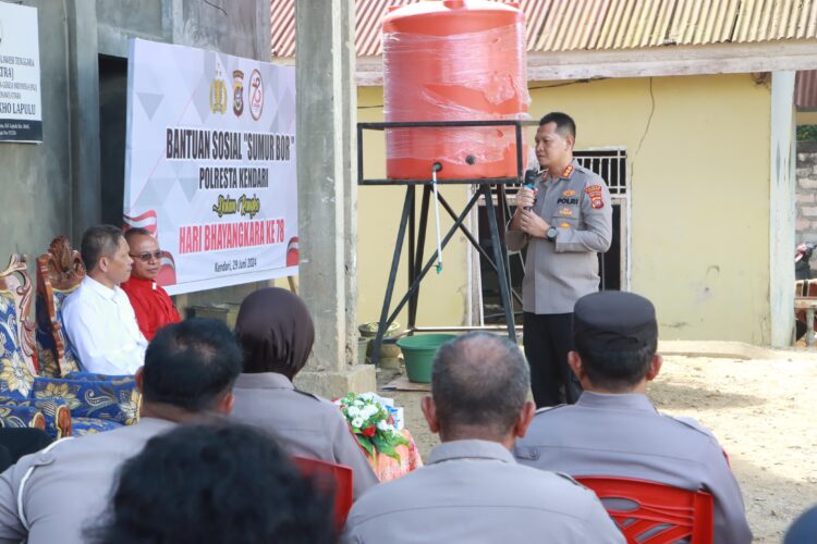 Kapolresta Kendari saat sambutan usai memberikan bantuan sumur bor untuk Gereja Yerikho