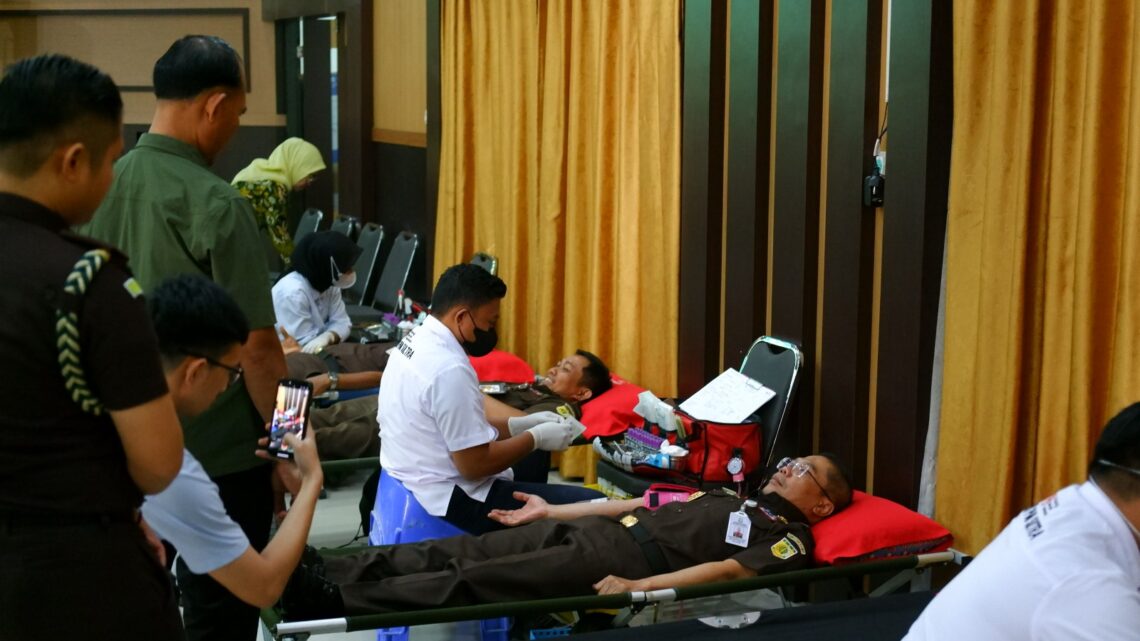 Peringatan HBA, Kejati Sultra Gelar Donor Darah 10 Kejati Sultra kerjasama dengan PMI gelar donor darah