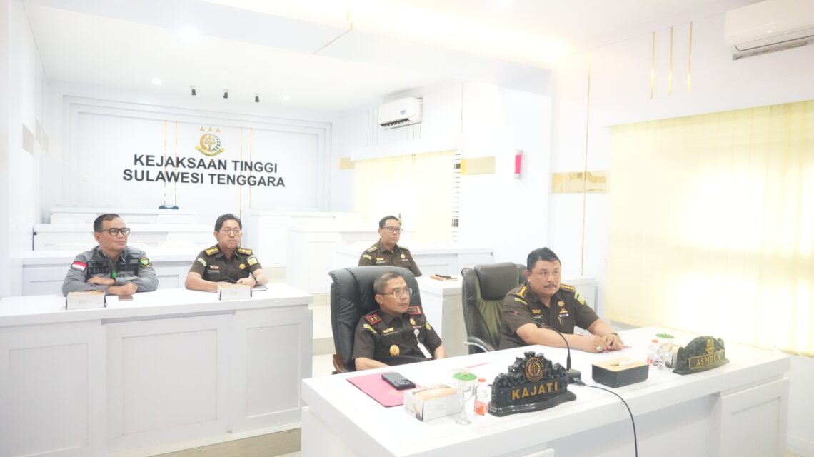 Kajati Sulawesi Tenggara, Hendro Dewanto, S.H.,Hum saat mengikuti salah satu giat ekspose perkara