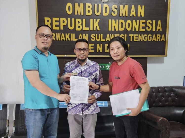 FKPPD saat melaporkan Bupati dan Kepala Dinas Pendidikan Konut ke Ombudsman