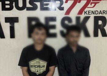 Dua pelaku pencurian saat diamankan Polisi