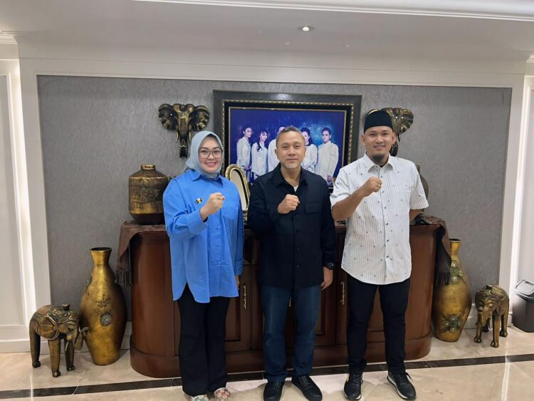 Siska-Sudirman saat bersama Ketua DPP PAN, Zulkifli Hasan