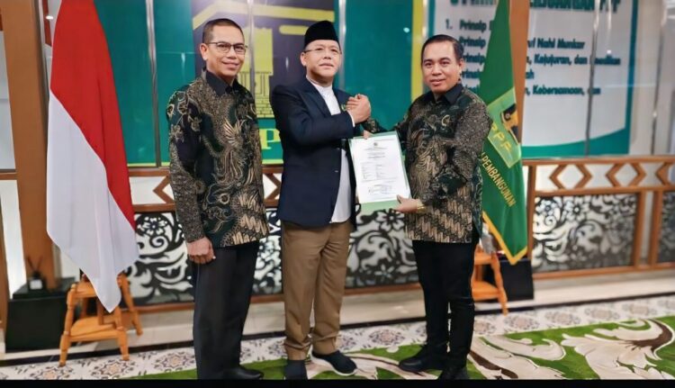 DPP PPP saat menyerahkan SK B.1-KWK kepasa Paslon Herman Pambahako-Herianto