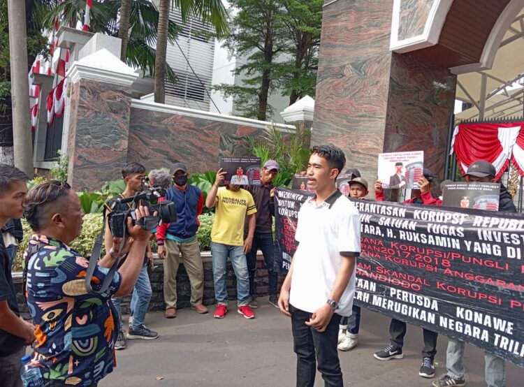 DPP RMN saat aksi di depan Kantor Kejagung RI