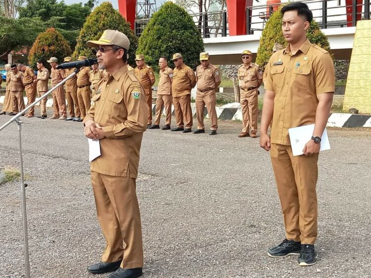 Pjs Bupati Konut saat memimpin apel perdana