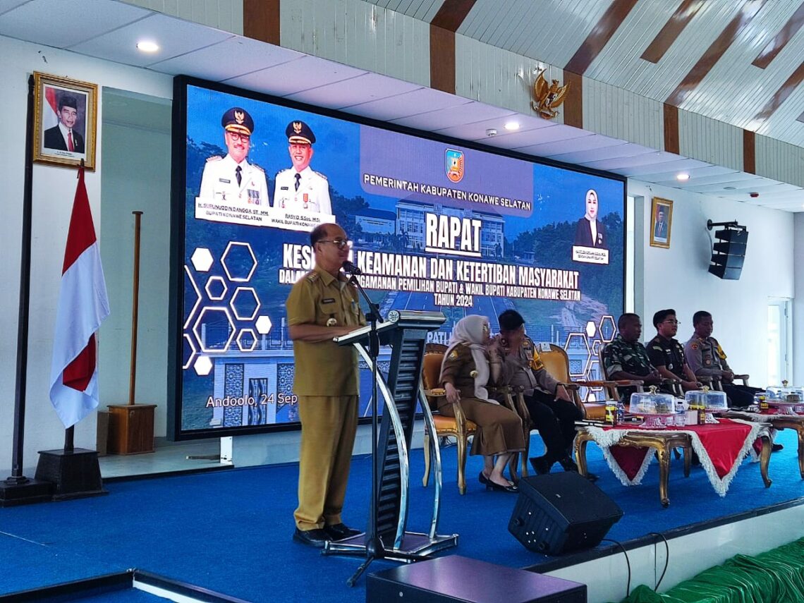 Wujudkan Pilkada Damai, Pemkab Konsel Gelar Rakor Bersama Forkopimda 10 Bupati Konsel, H. Surunuddin Dangga saat sambutan saat Rakor dengan Forkopimda